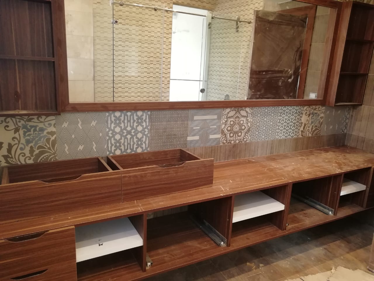 لجميع الأعمال الخشبية والأثاث والديكور المنزلي