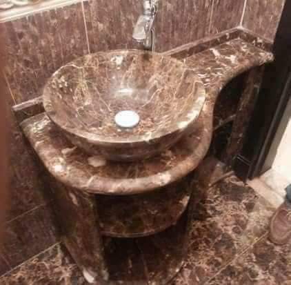 أحواض رخام وبورسلين ووحدات حمام ضد الماء